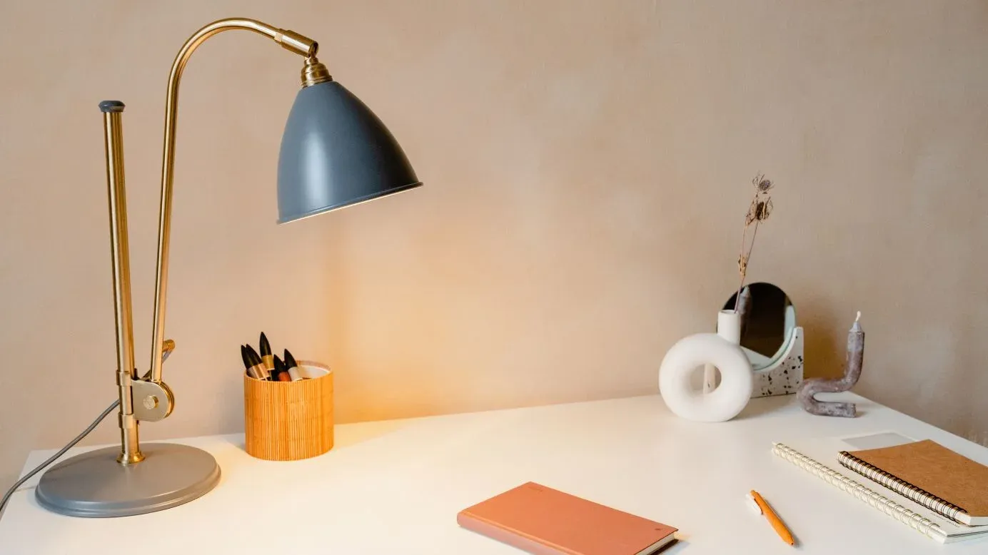 Desk lamp with adjustable brightness