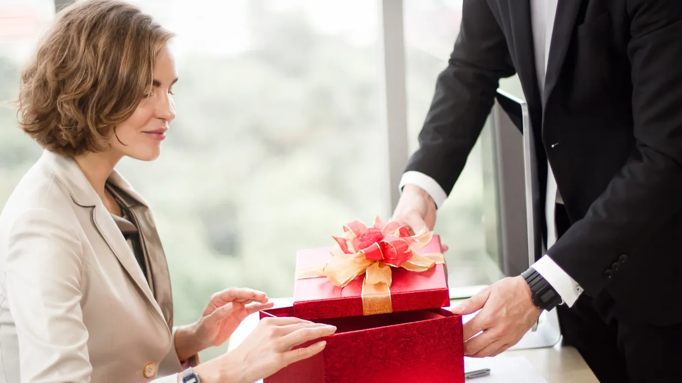 5 Questions To Ask Yourself Before Giving Gifts at Work